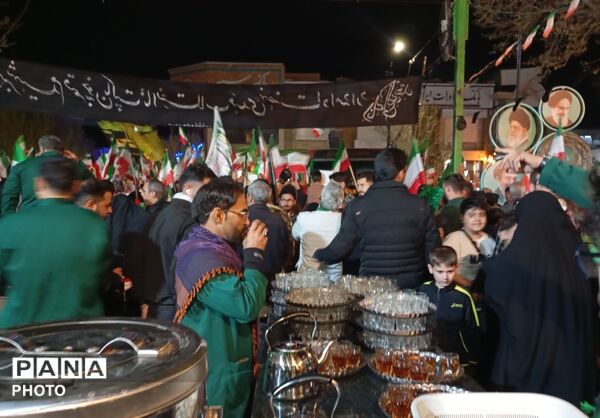 قاب پانا میهمان چایخانه‌ حضرت زهرا (س)