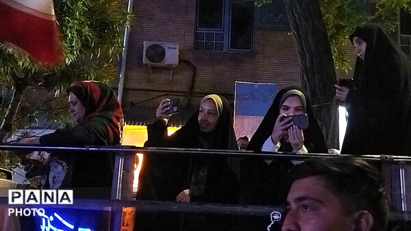 دختران نیشابوری در صف اول تجمعات-۲