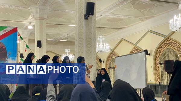 بازدید دانش آموزان دبیرستان دخترانه امید از آرامگاه شهید مدرس