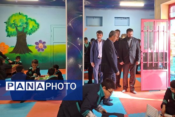 بازدید معاون تربیت بدنی و سلامت اداره کل از اتاق بازی و یادگیری دبستان شاهد شهید قدوسی 