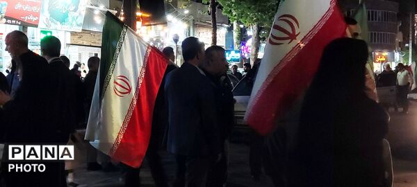 پنجاه و دو شب  در میدان پای کار ایران