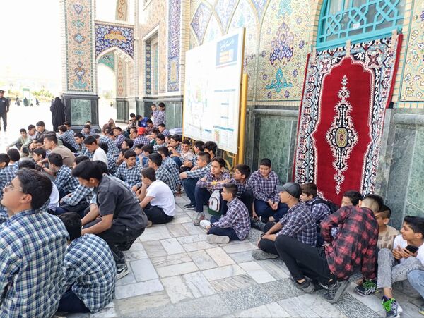 اجتماع 5 هزار نفری نوجوانان دانش آموز در حرم مطهر رضوی 