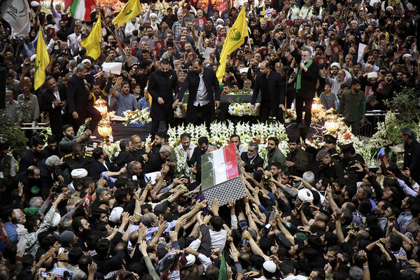 جلوه‌هایی از مراسم وداع با پیکر سردار شهید «نیلفروشان» در قم