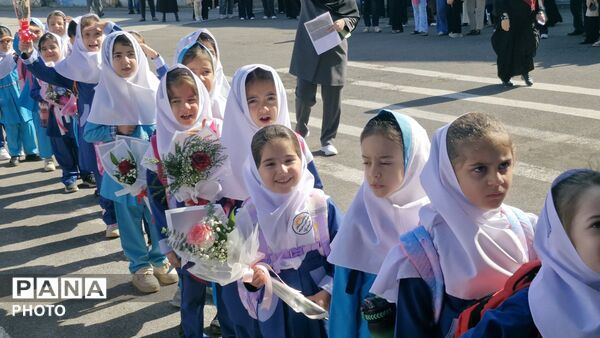 شکوفه‌پاشی در باغ دانش رشت