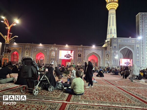 حرم امام رضا(ع) سیاه پوش عزای حسین‌(ع) شد