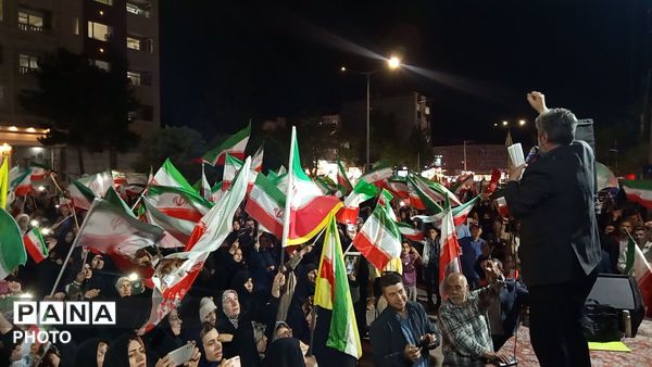 تجمع شبانهٔ شهروندان در پنجاه‌ونهمین شب یادبود در بلوار فضل