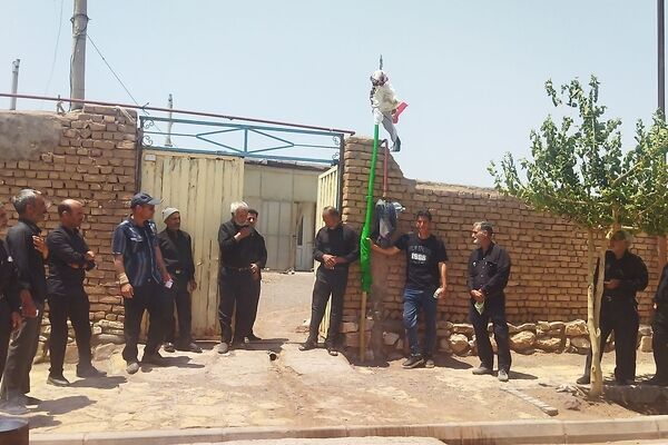 آیین سنتی علم گردانی روستای حسن آباد بلهر  در روز عاشورای حسینی 
