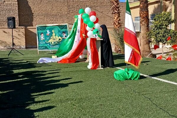 آئین نواختن زنگ انقلاب در دبیرستان حجاب بافق