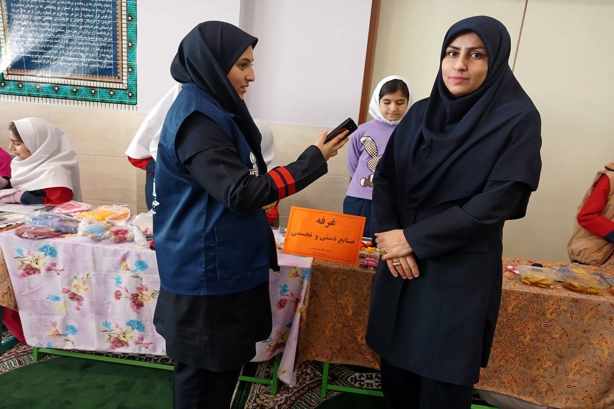 نمایشگاه بهاره دبستان مالک  فرصتی برای تجلی خلاقیت و مهارت‌آموزی دانش‌آموزان بود 