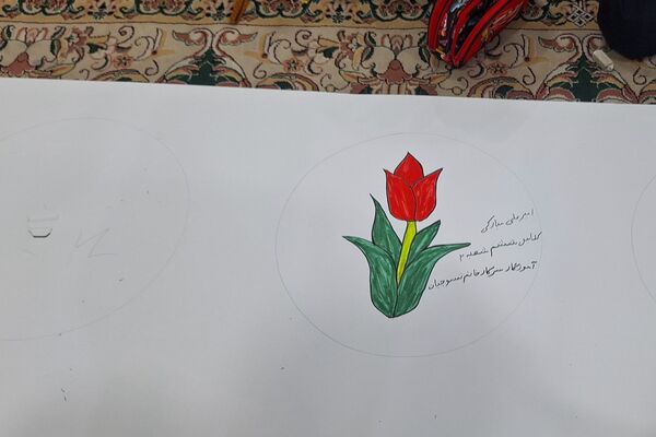 برپایی نقاشی همگانی در هفته ماها در آموزشگاه معارف۶ ناحیه ۳شیراز 