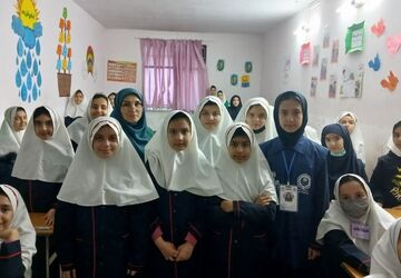 آشنایی دانش‌آموزان با موضوع سبک زندگی ایرانی اسلامی در دبستان دخترانه بعثت۲
