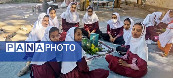 فرهنگ و شادی در جشن یلدای دانش‌آموزان دبستان مولوی فین