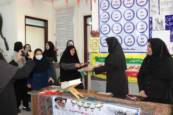 نواخته شدن زنگ انقلاب در هنرستان فاطمه زهرا ( س) گچساران