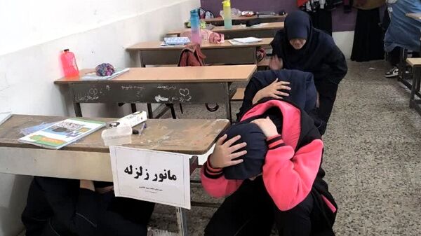مانور زلزله و ایمنی در دبیرستان شاهد شهید کلانتری ناحیه یک کرج