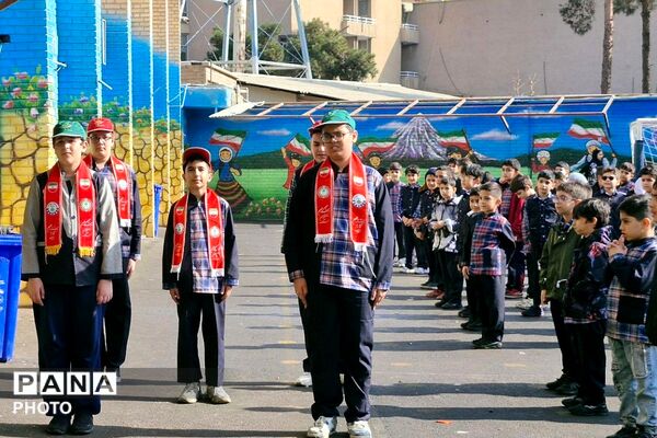 آیین سپاس مربی در دبستان شهید قلنبر ناحیه دو شهرری 