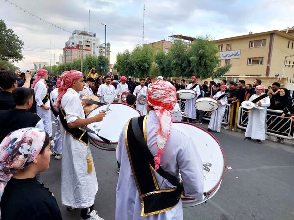 استقبال عزاداران حسینی از کاروان نمادین اسرای کربلا در قم