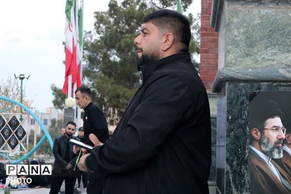 قرچک، نوروز را با اقتدا به شهدا آغاز کرد