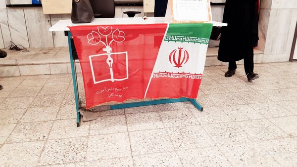 نشست بصیرتی به‌مناسبت دهه فجر در دبیرستان مهین کریمی فارسان