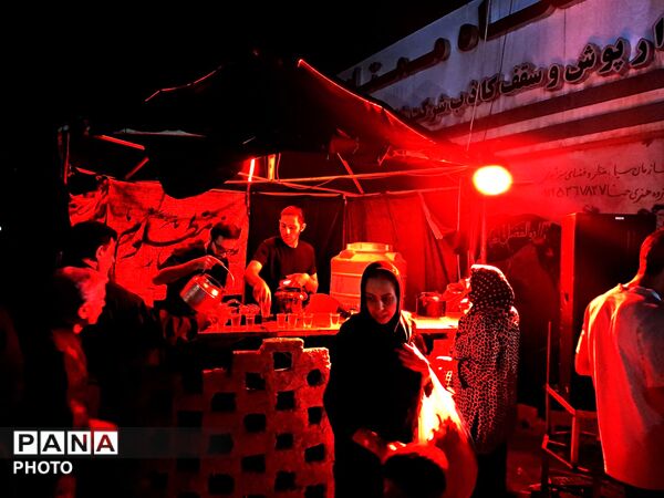 شب‌های نورانی سوگ و همدلی مردمان؛ در گلزار شهدای عباس آباد شهریار