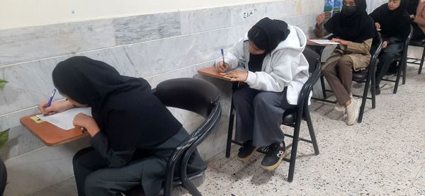 حوزه امتحانی در دبیرستان نمونه شهید محمدی پور خلیل آباد 
