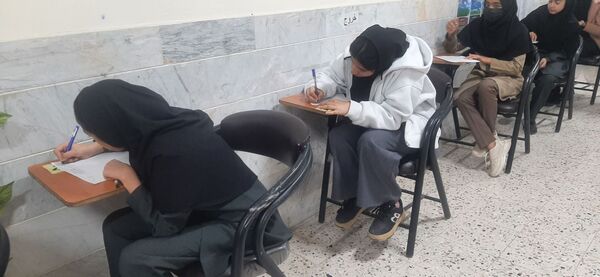 حوزه امتحانی در دبیرستان نمونه شهید محمدی پور خلیل آباد 