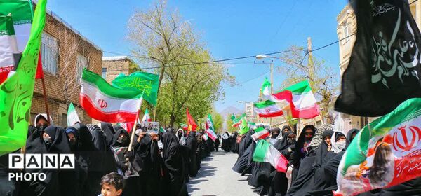  اوج اقتدار دختران ایران در گرامیداشت مادران و شهدای دانش‌آموز