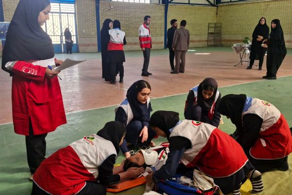 رقابت دانش‌آموزان طرح «دادرس» در دبیرستان حضرت زینب