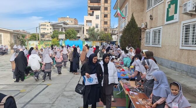 بازارچه دانش‌آموزی آزادشهر