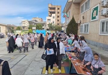 بازارچه دانش‌آموزی آزادشهر