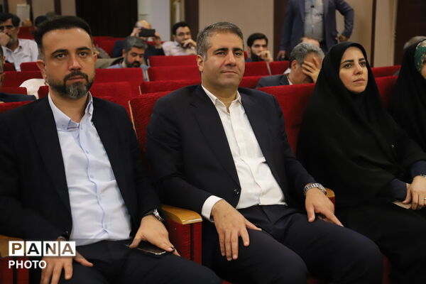 نشست صمیمی مدیرکل آموزش و پرورش تهران با مدیران مدارس منطقه ۱۳