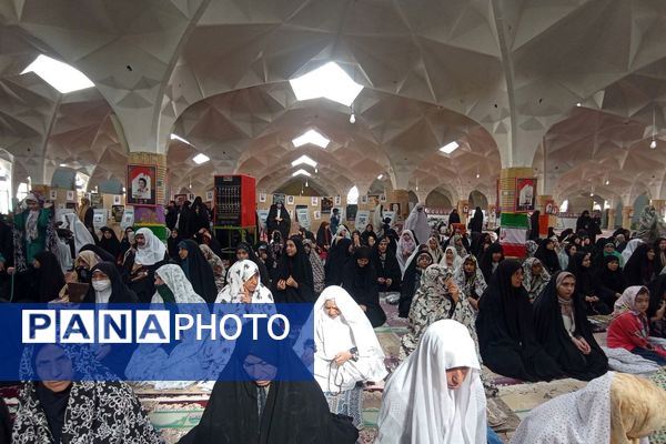 حضور پرشور دانش‌آموزان شهرستان قوچان در برگزاری نماز جمعه 