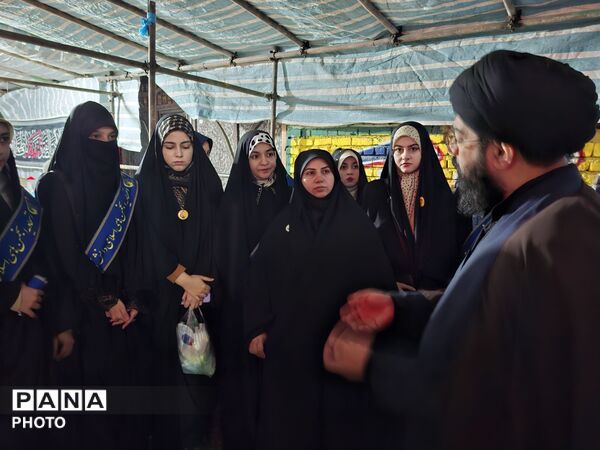  قدردانی از دختران انجمن اسلامی در راهپیمایی شهرستان آشخانه