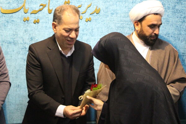 نشست ریاست سازمان دانش‌آموزی با مدیر آموزش و پرورش ناحیه یک یزد