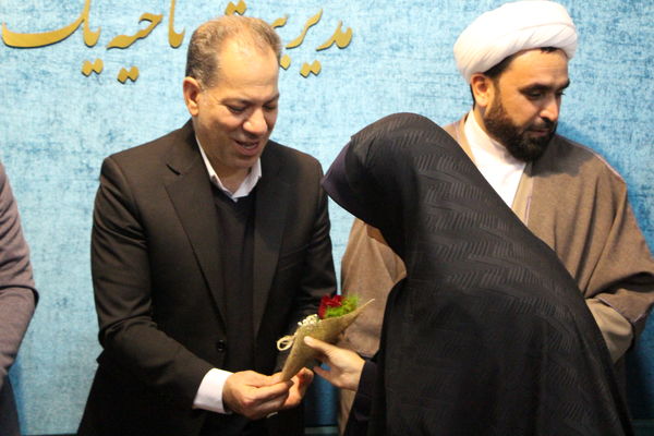 نشست ریاست سازمان دانش‌آموزی با مدیر آموزش و پرورش ناحیه یک یزد