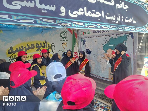 نواختن زنگ مهر در دبیرستان آرمیتا مصلی نژاد