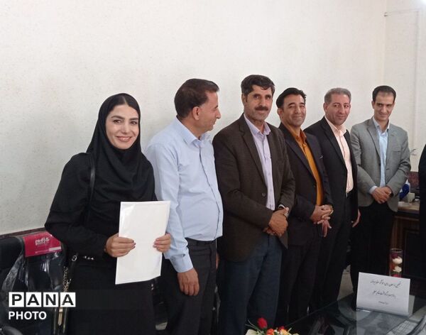 تجلیل از معلمان و مدیران منتخب ابتدایی بیرانوند در آیین زنگ سپاس