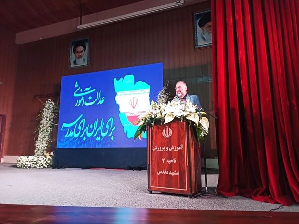 نشست طرح نماد در تالار تربیت ؛ گامی برای تقویت مراقبت اجتماعی دانش‌آموزان 