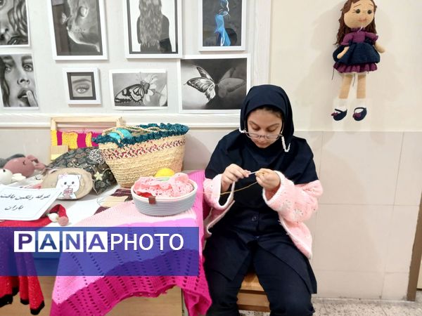 بازدید مدیر آموزش و پرورش کاشمر از نمایشگاه دبیرستان سما