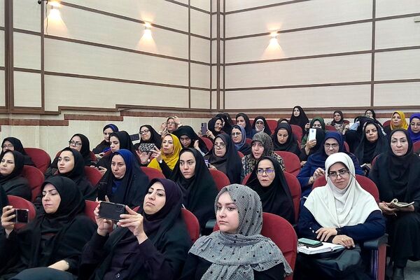 برگزاری کارگاه آموزشی هوش مصنوعی در سالن اجتماعات دکتر گل نراقی