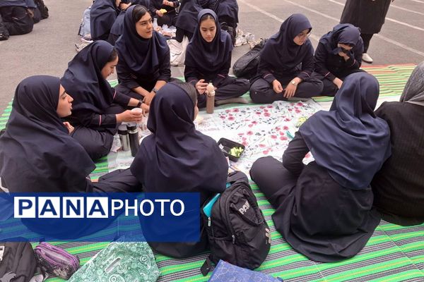 مراسم جشن ولادت حضرت معصومه (س) و روزدختر در دبیرستان حضرت ولیعصر (عج) ری یک