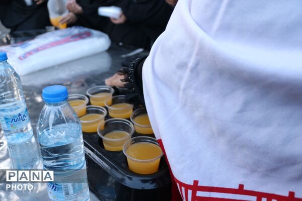 بار دیگر قلب ایران داغدار شد؛ آیین تشییع در حاجی‌آباد