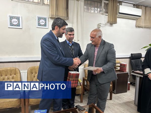  تقدیر از راهبران قطبی سازمان دانش اموزی شهرستانهای تهران