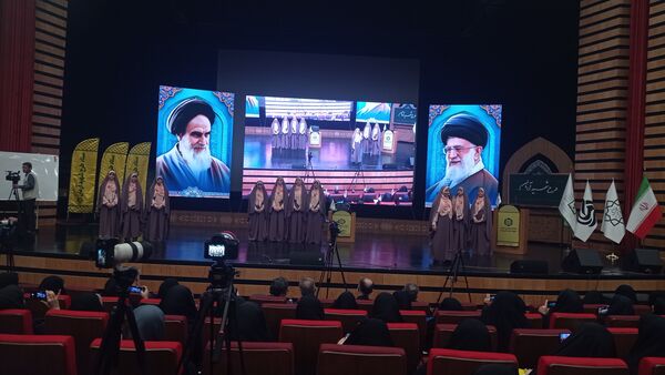 همایش زیست عفیفانه با موضوع عفت و حجاب در تالار ایوان‌ری