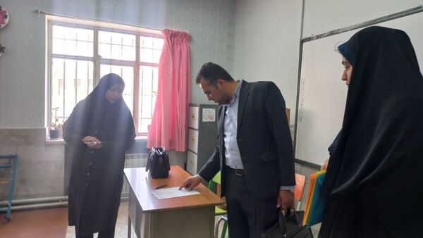 بازدید سرپرست اداره آموزش و پرورش استثنایی استان از روند برگزاری امتحانات نوبت دوم