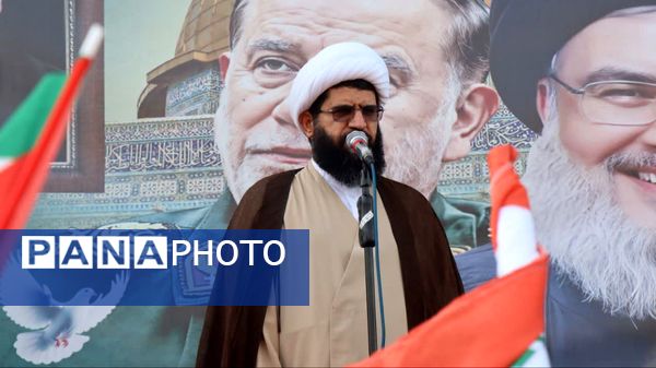  ادای احترام دانش‌آموزان و فرهنگیان شهرستان پاکدشت به مقام شامخ شهیدان مقاومت و شهید سید حسن نصرالله 