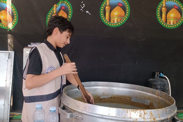 از مدرسه تا موکب حسینی؛ دانش‌آموزان پیشتاز شهرستان قدس در خدمت زائران اربعین حسینی