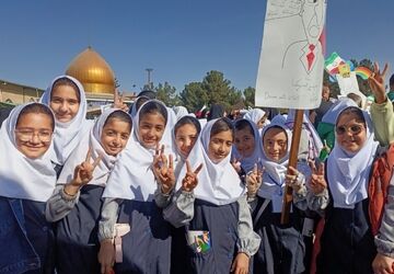 حضور پرشور دانش‌آموزان فشافویه در راهپیمایی ۱۳ آبان