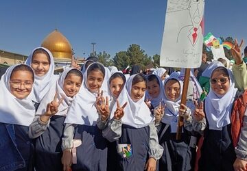 حضور پرشور دانش‌آموزان فشافویه در راهپیمایی ۱۳ آبان