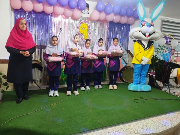 جشن فرشته‌ها در دبستان هدایت بابلسر