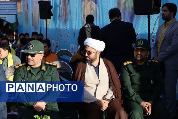 آیین نمادین نواختن «گلبانگ انقلاب اسلامی » در مدرسه احمد فتاحی ناحیه دو یزد